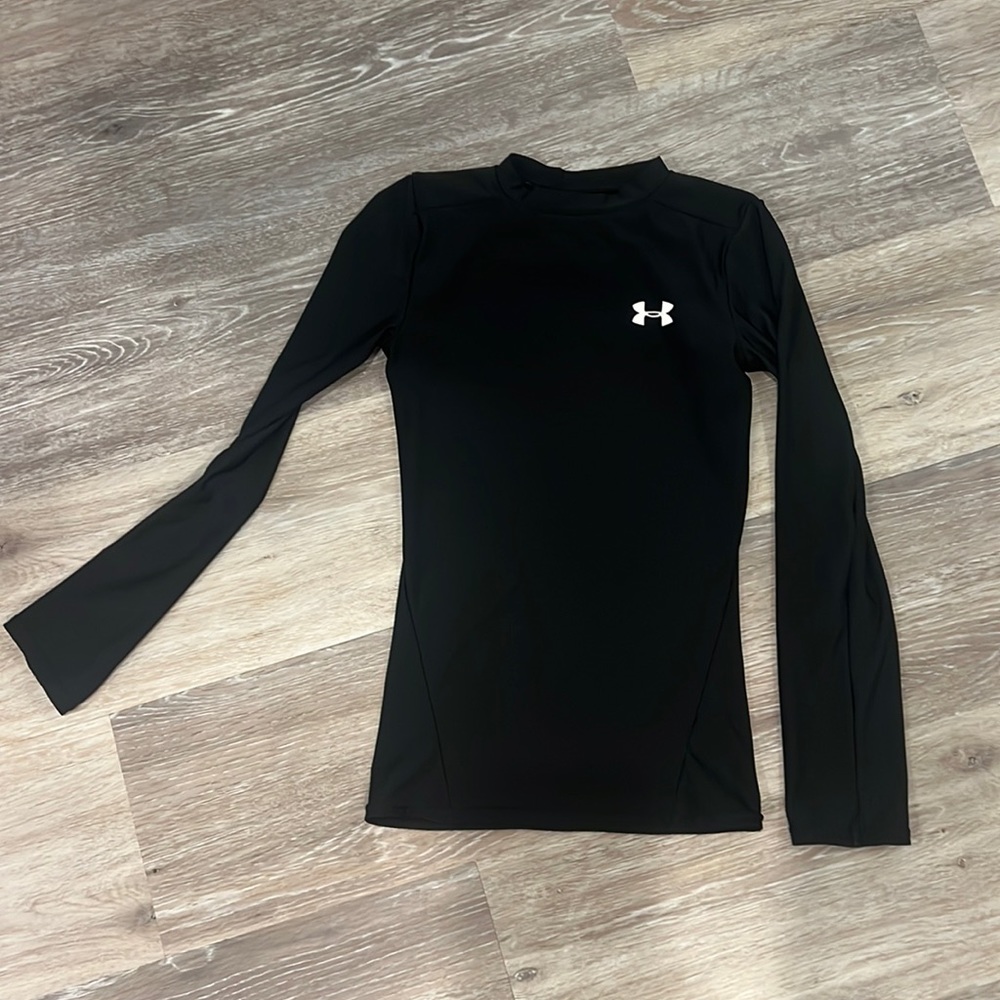 Under Armor long sleeved dri fit shirt size small youth